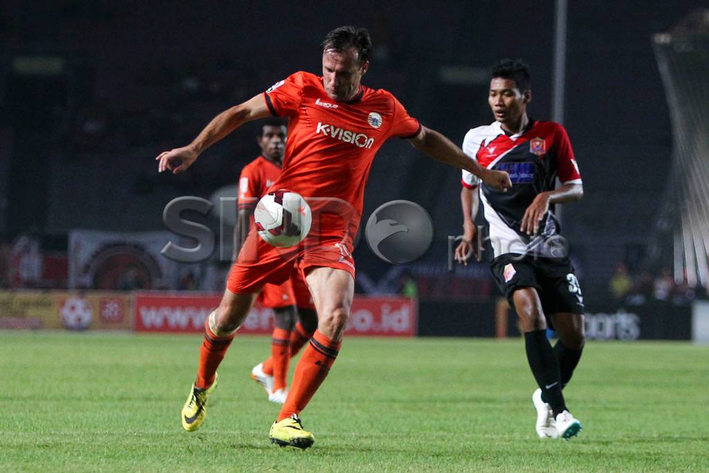 Persija menang telak...