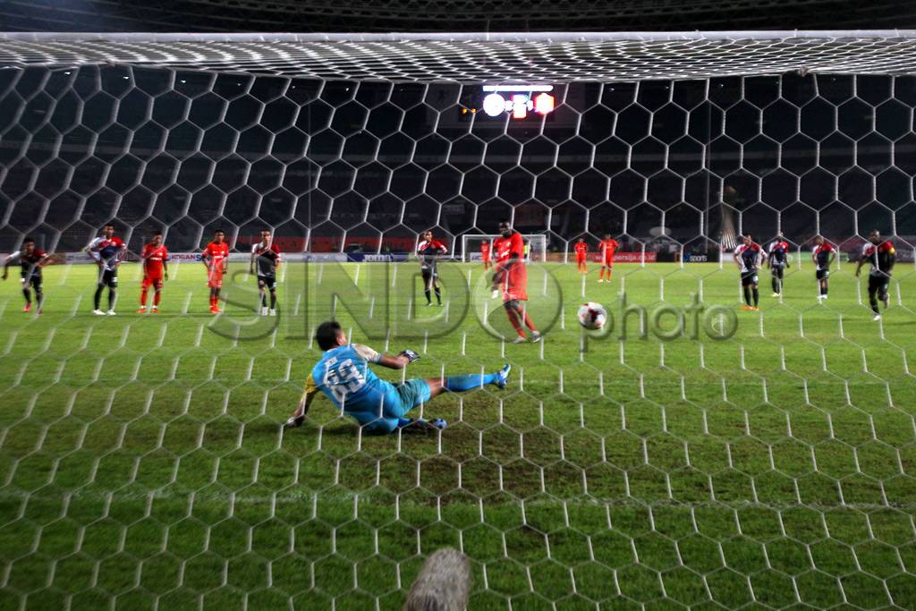 Persija menang telak...