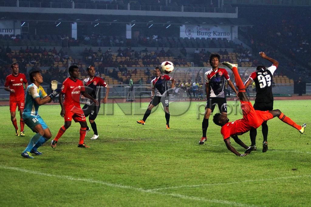 Persija menang telak...