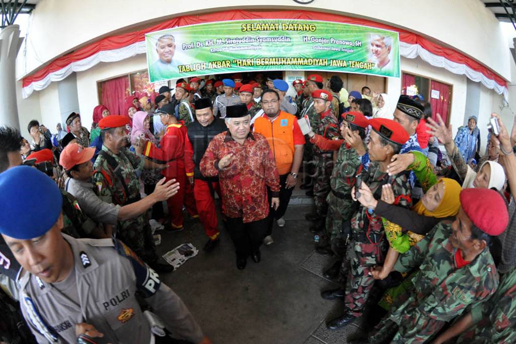 Ribuan warga hadiri...