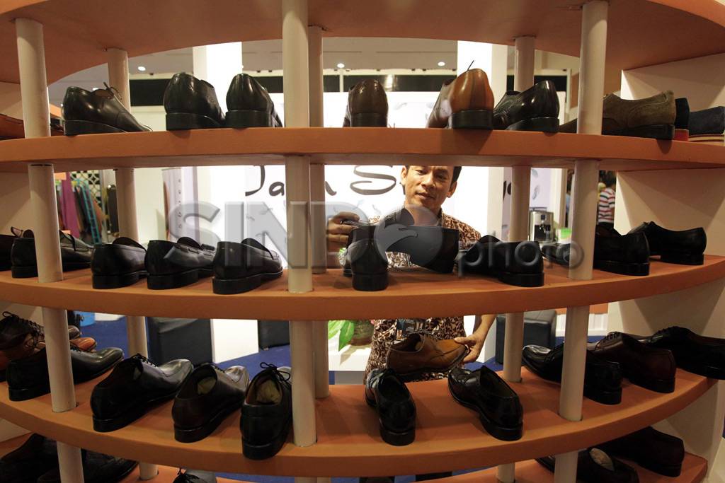 Menperin buka pameran...