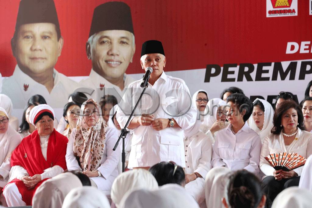 Istri pimpinan parpol...