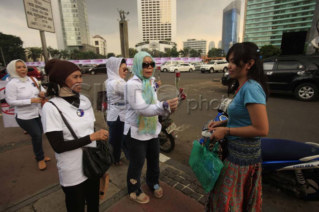 Aksi sejuta bunga dukung...