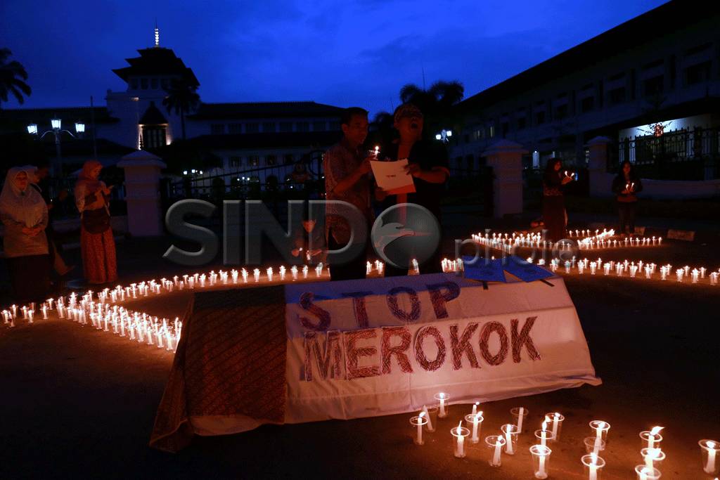 100 lilin dukung Hari...