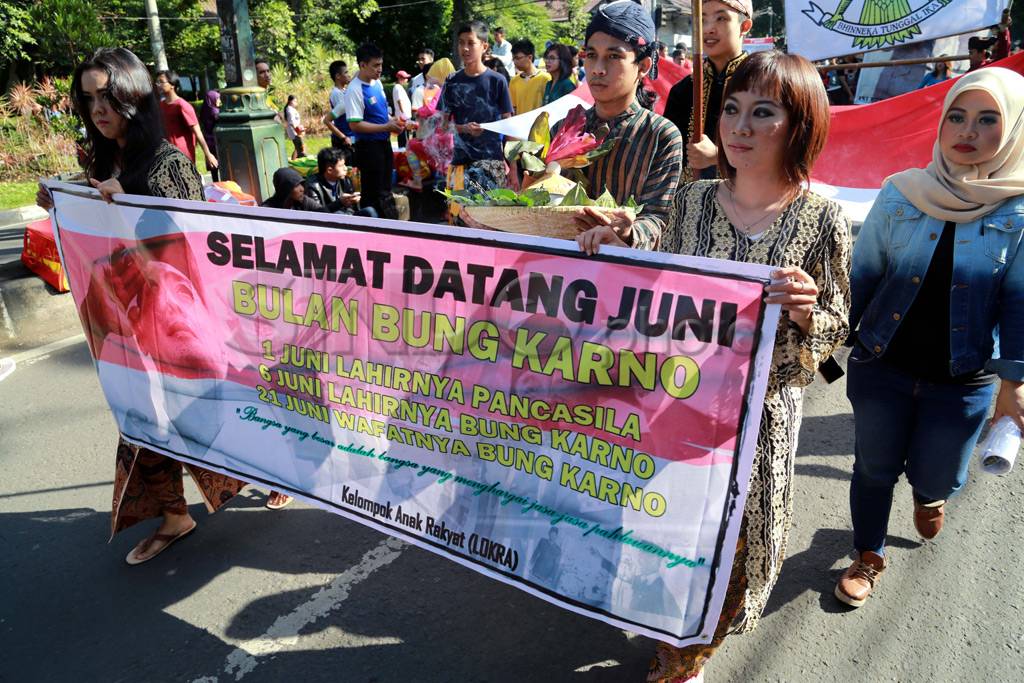 Warga Bandung sambut...