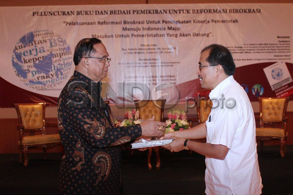 Ketua MPR Hadiri Seminar...