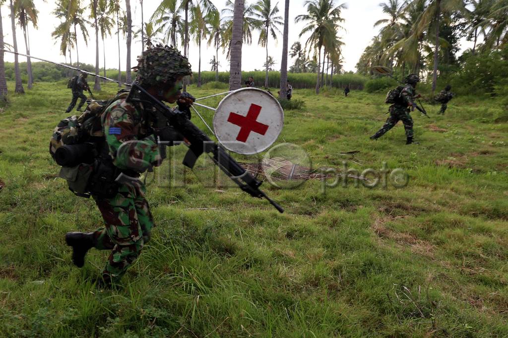 TNI Unjuk Kekuatan di...