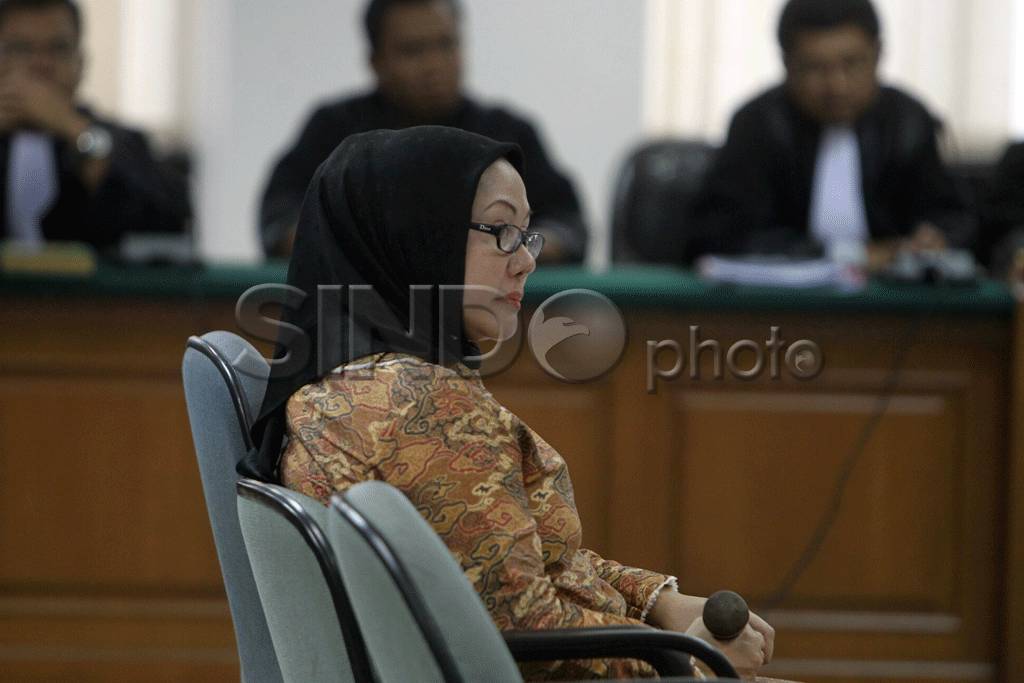 Ratu Atut Chosiyah Dengarkan...