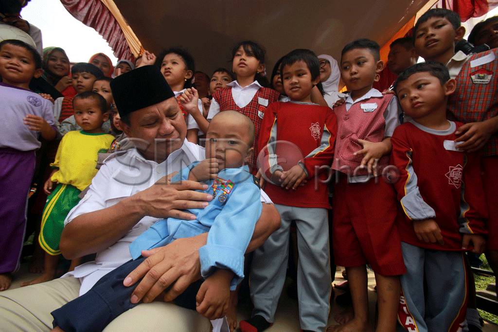 Prabowo Kunjungi Perpustakaan...
