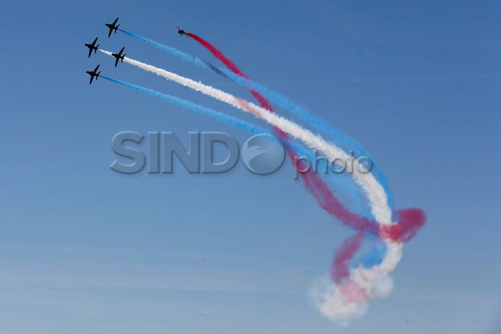 Aerobatic Red Arrows...