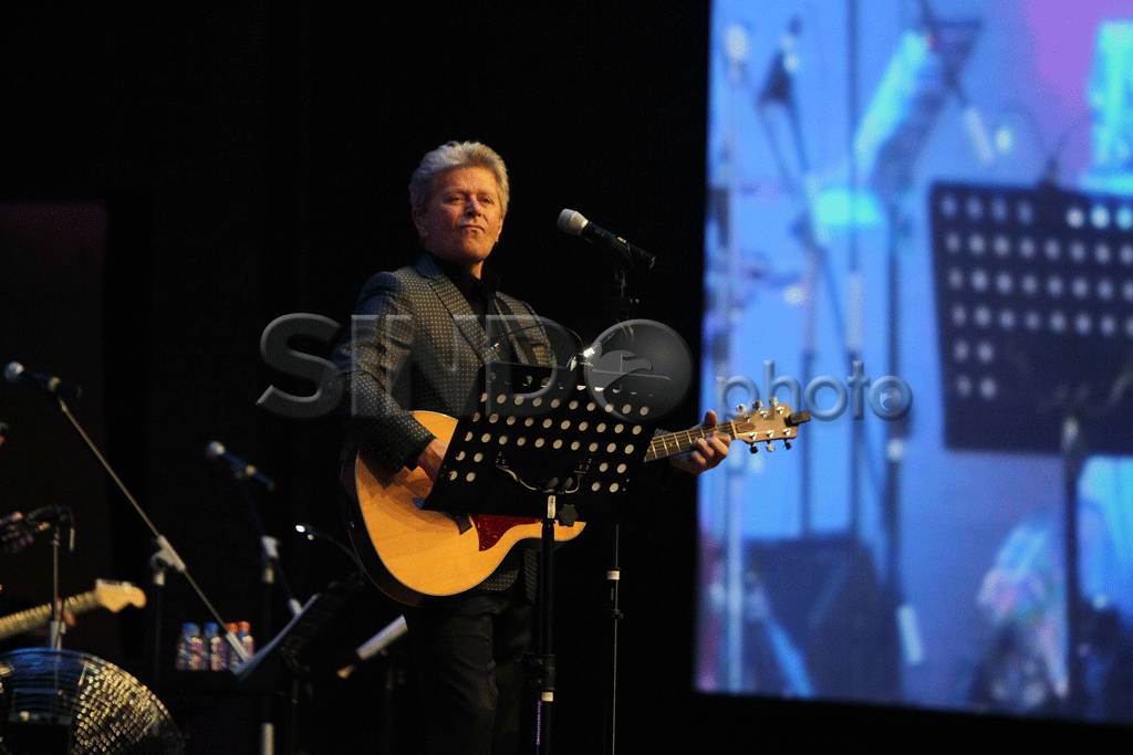 Peter Cetera Pukau Ribuan...