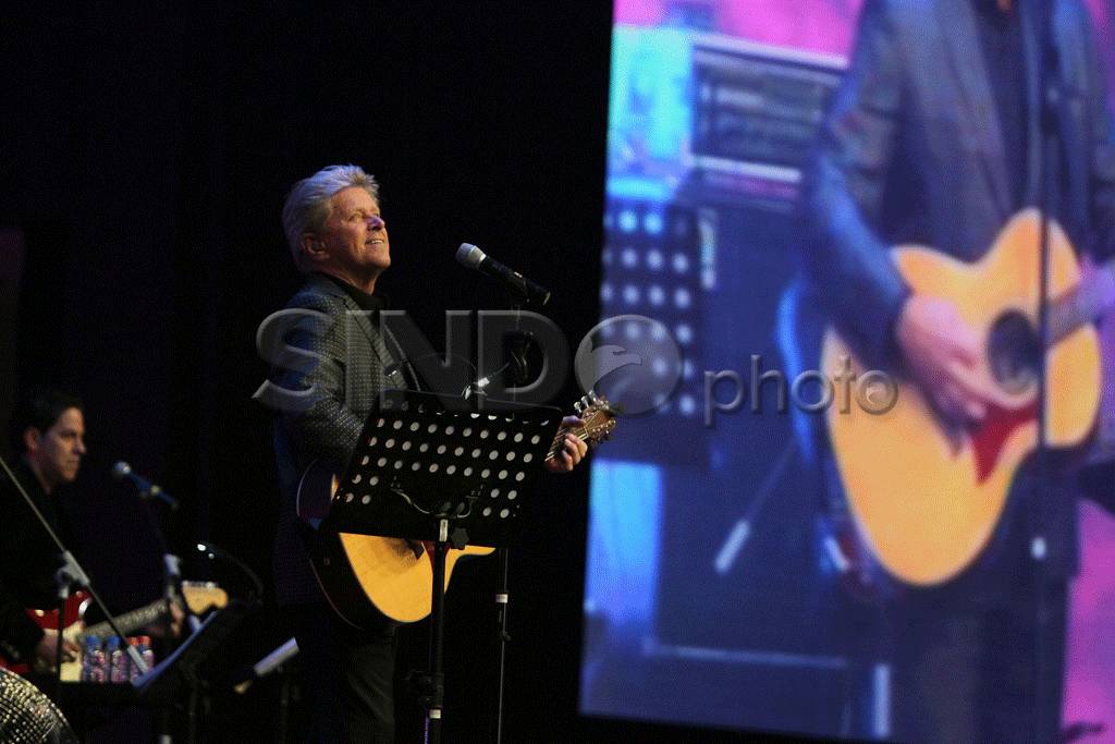 Peter Cetera Pukau Ribuan...