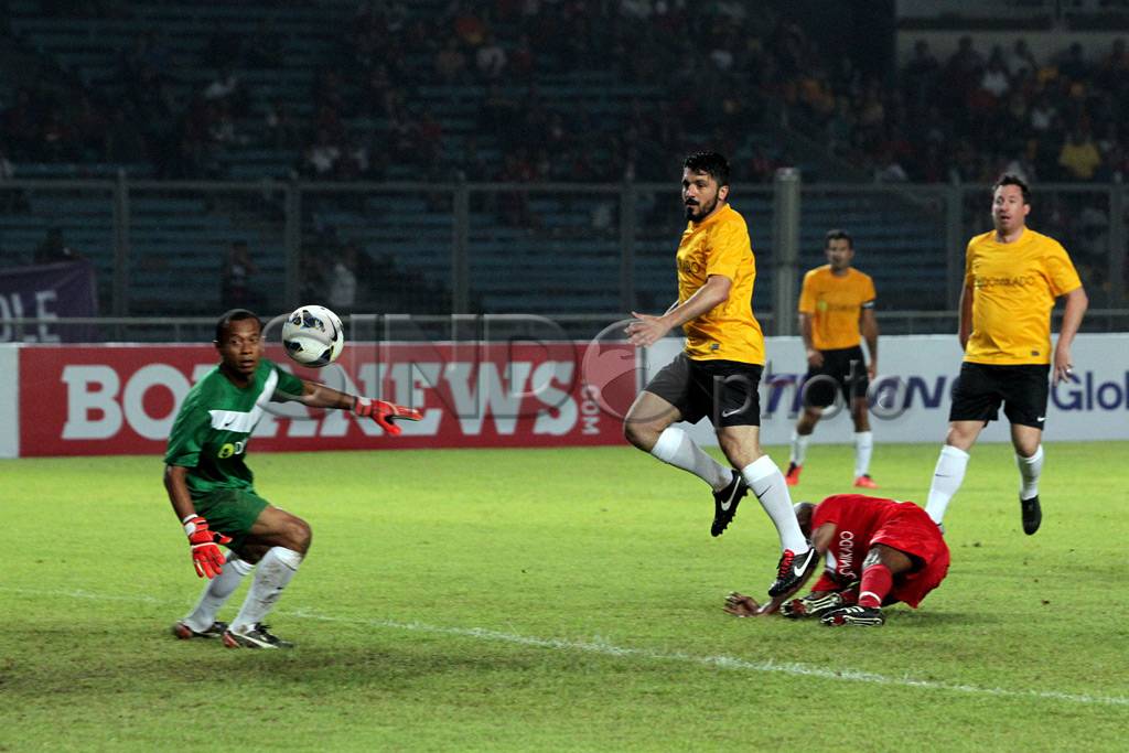 Legenda dunia taklukkan...