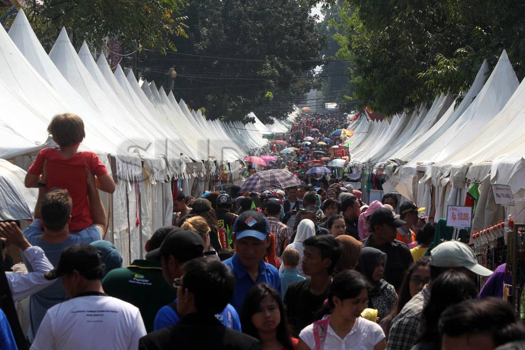 Warga Padati Festival...