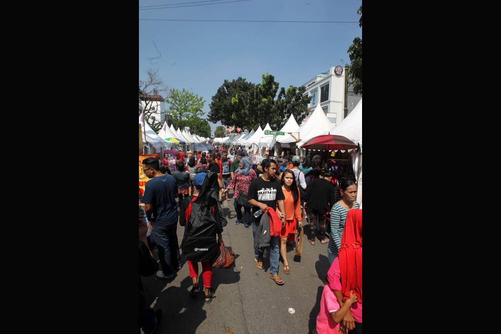 Warga Padati Festival...