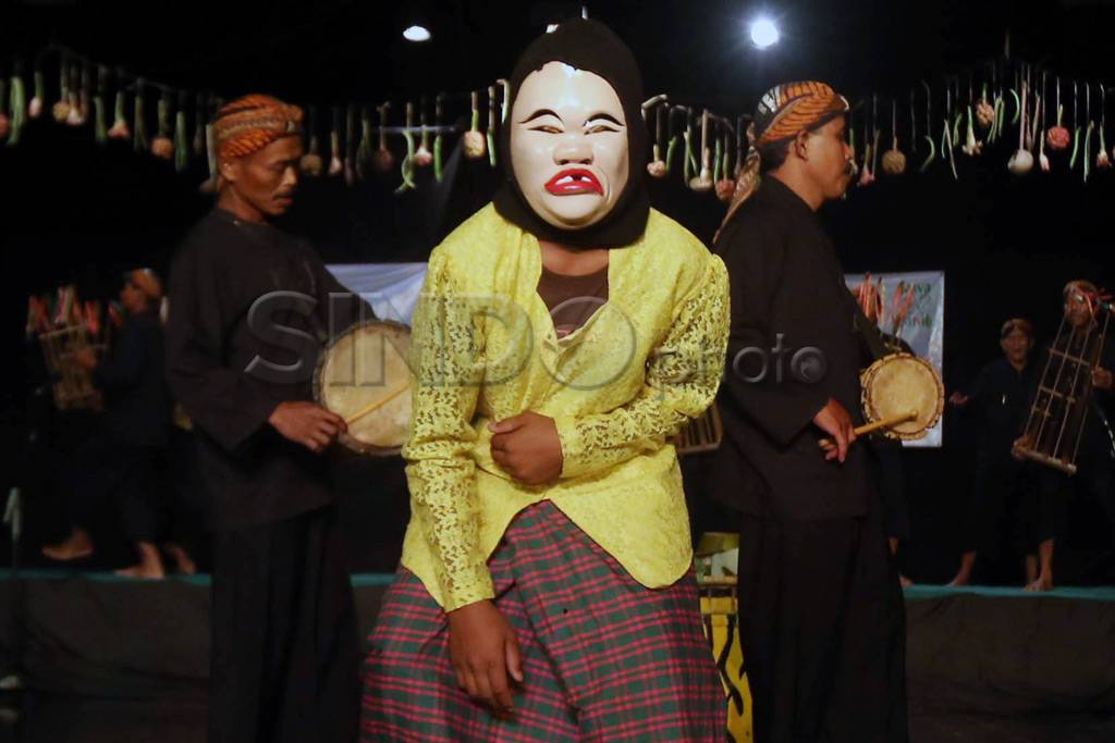 Pementasan Seni Tradisional...