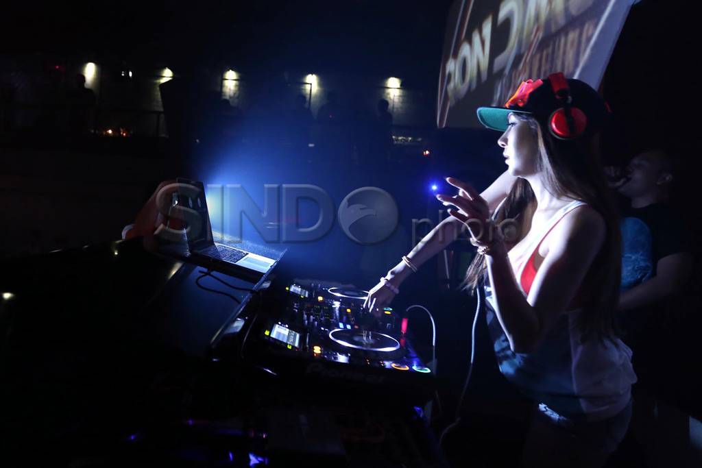 DJ Seksi Tenashar Hangatkan...