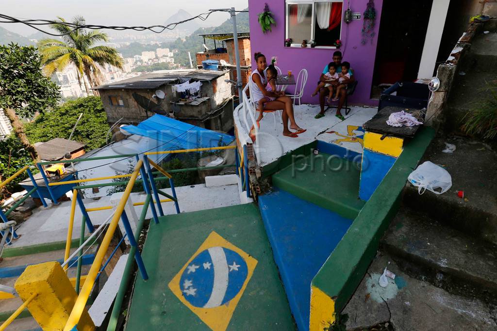 Warga Brasil Sambut...