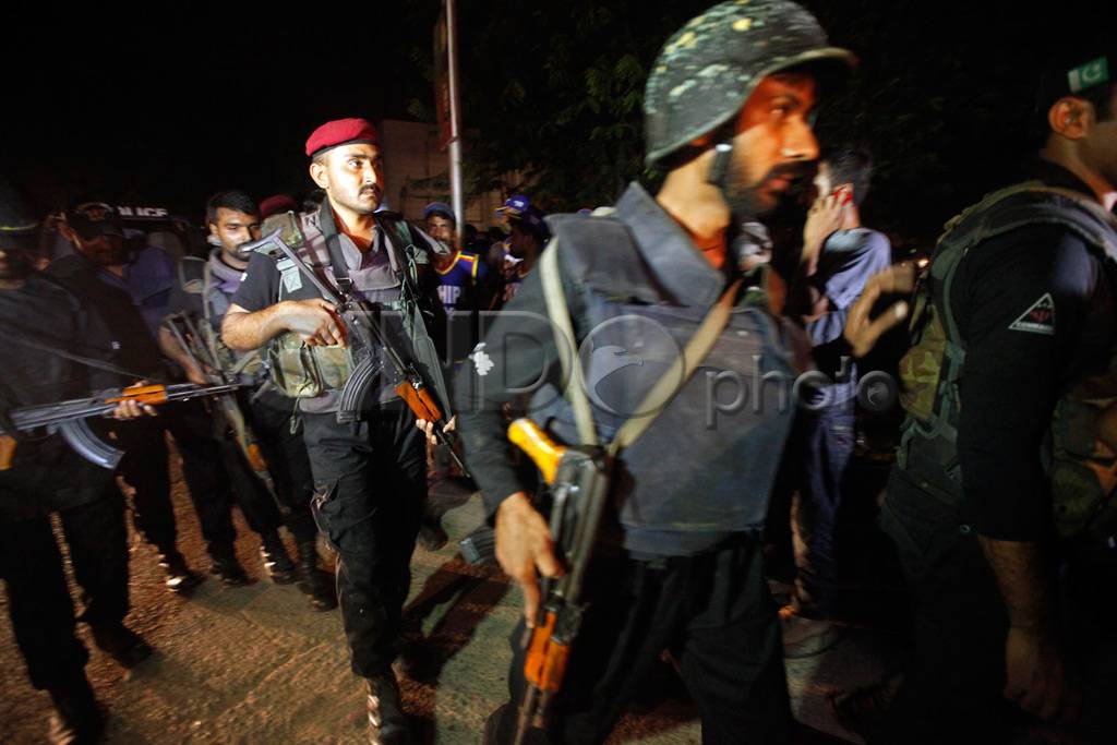 Bandara Pakistan Diserang,...