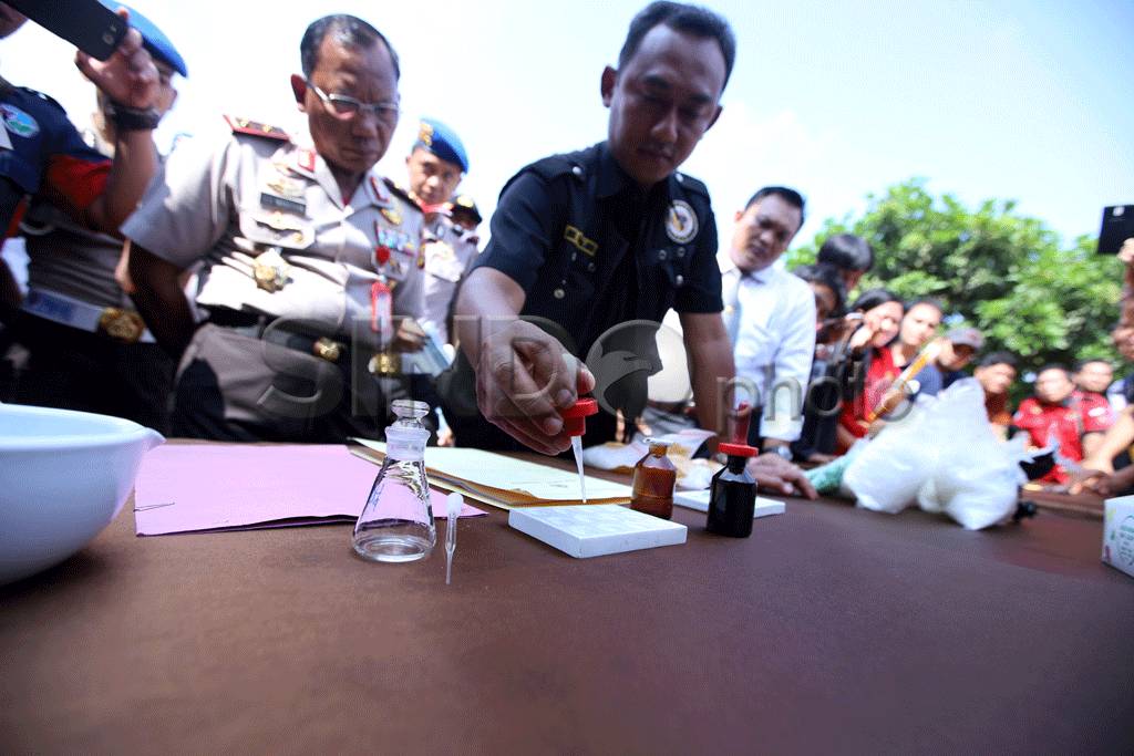 Polresta Palembang Musnahkan...
