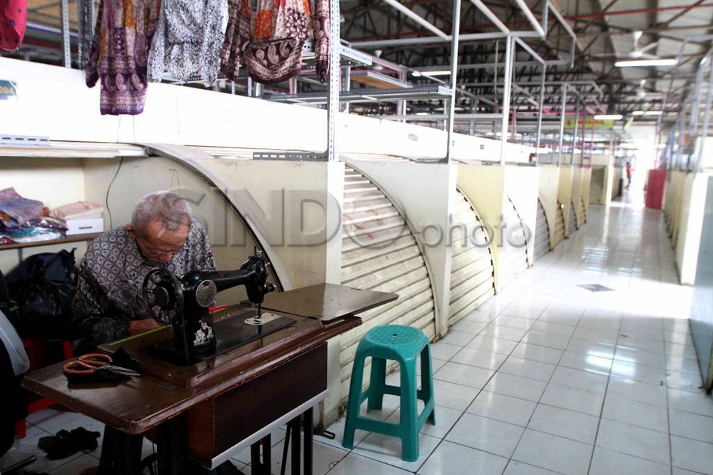Pedagang Tinggalkan...