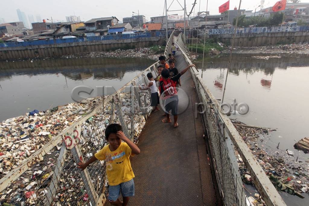 Jembatan Gantung Nyaris...