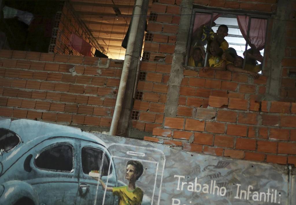 Warga Brazil Bersuka...