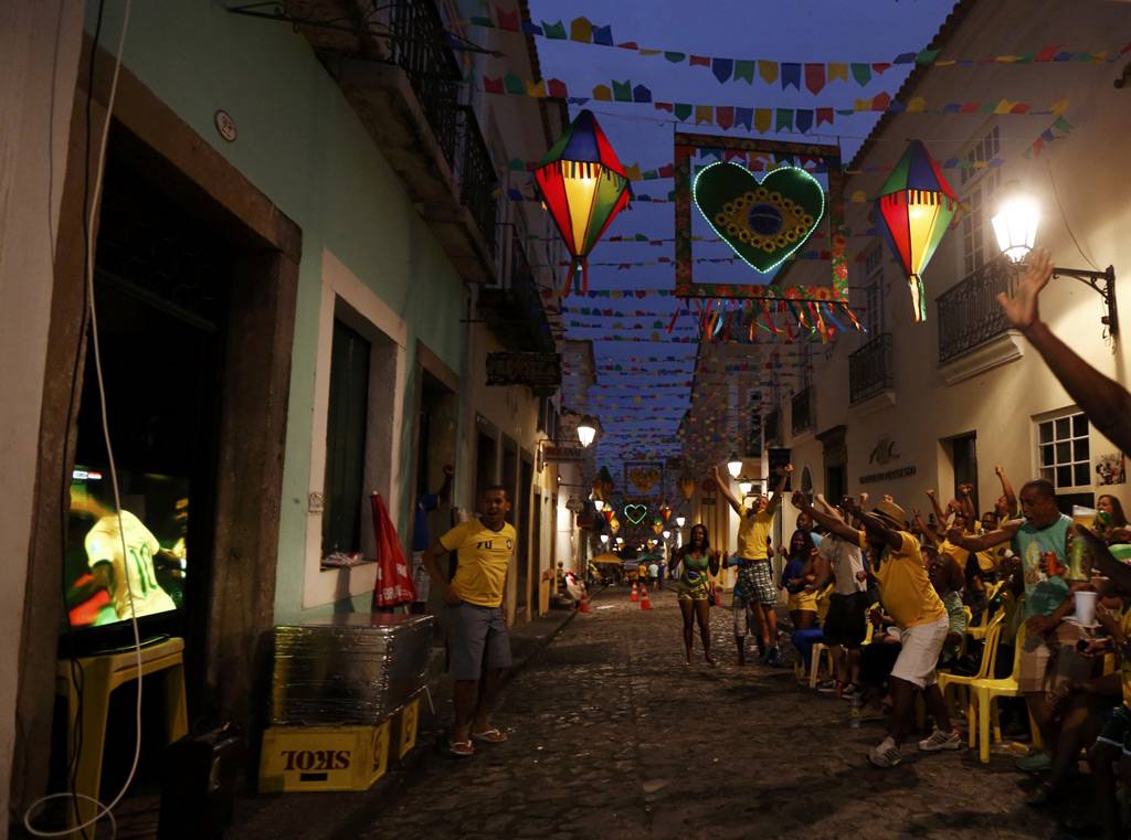 Warga Brazil Bersuka...