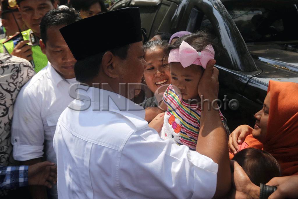 Capres Prabowo Sambangi...