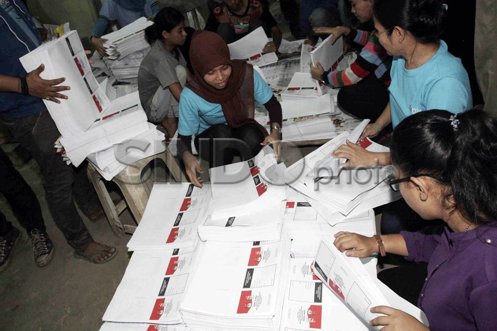Ketua KPU Tinjau Percetakan...