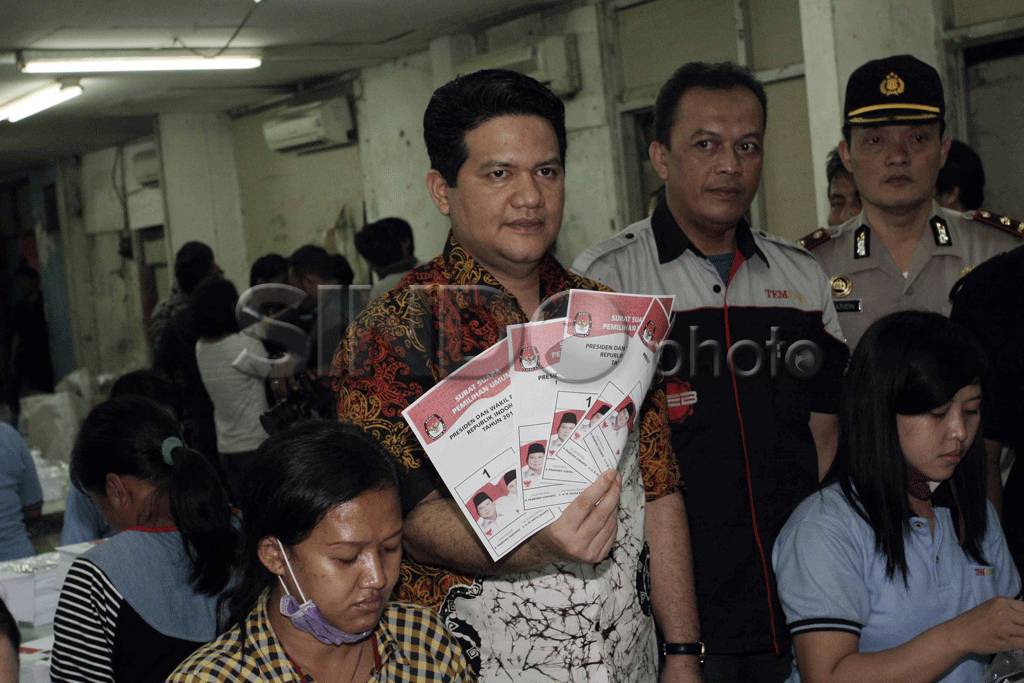 Ketua KPU Tinjau Percetakan...