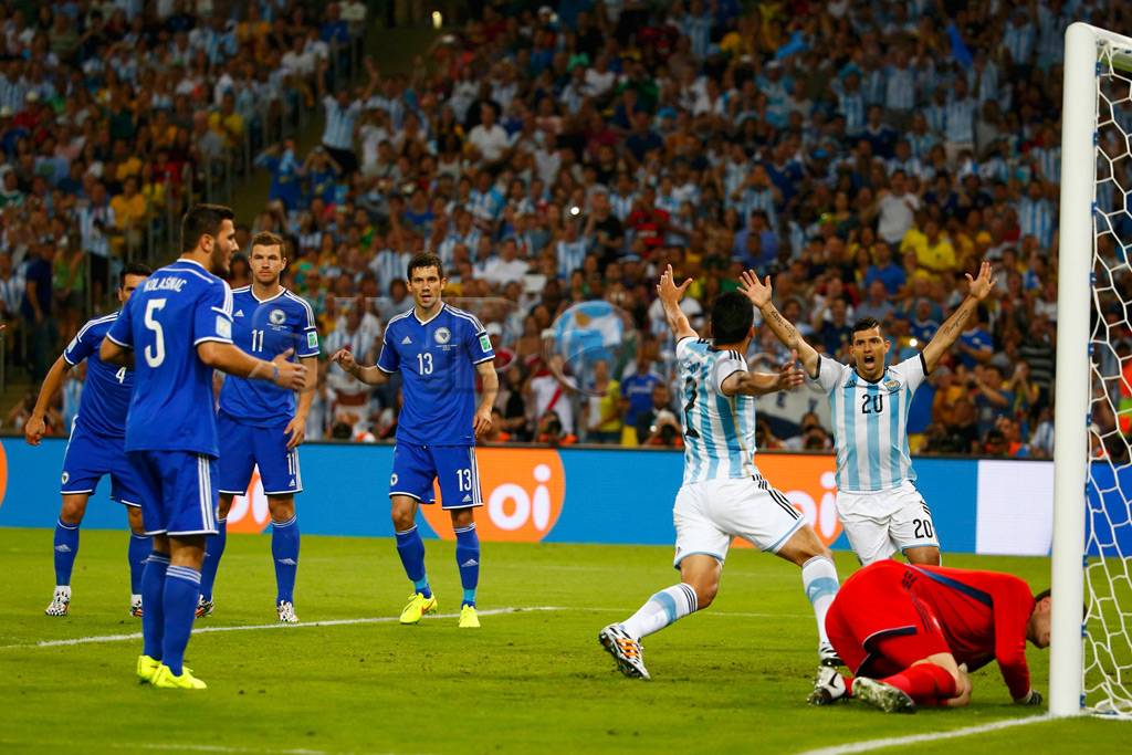 Argentina Menang, Messi...