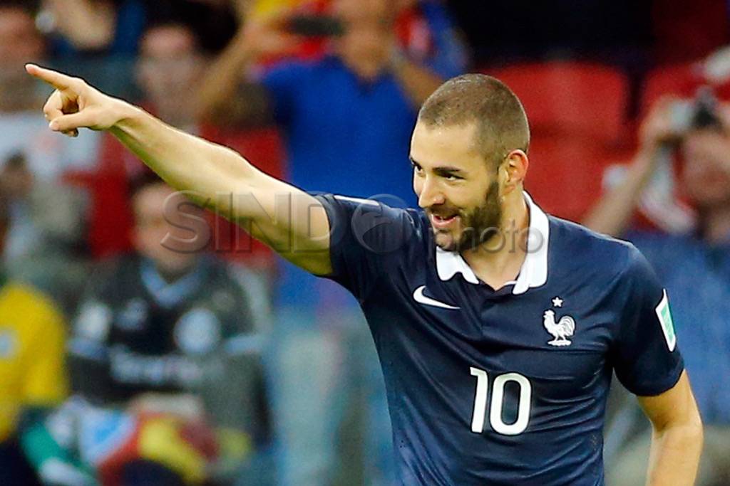 Benzema Cetak 2 Gol,...