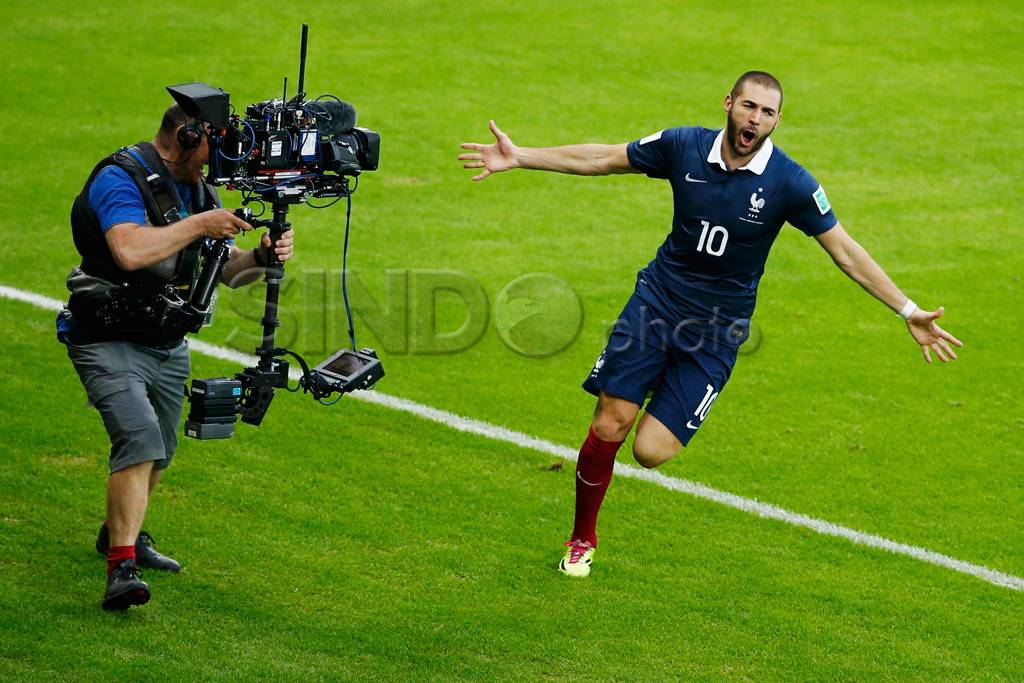 Benzema Cetak 2 Gol,...