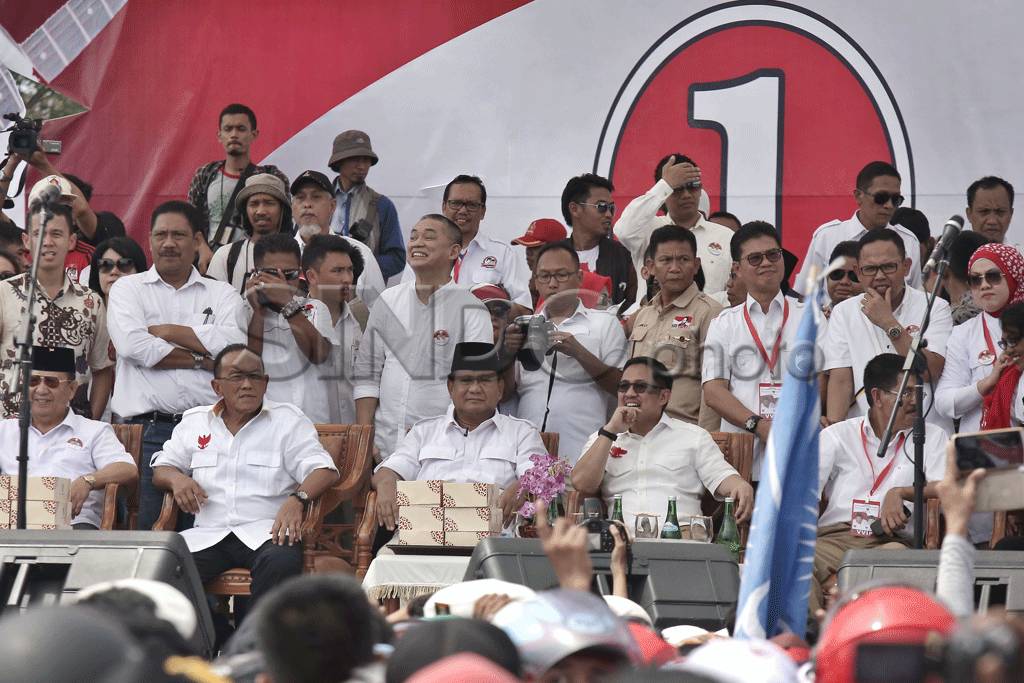 Prabowo Disambut Ribuan...