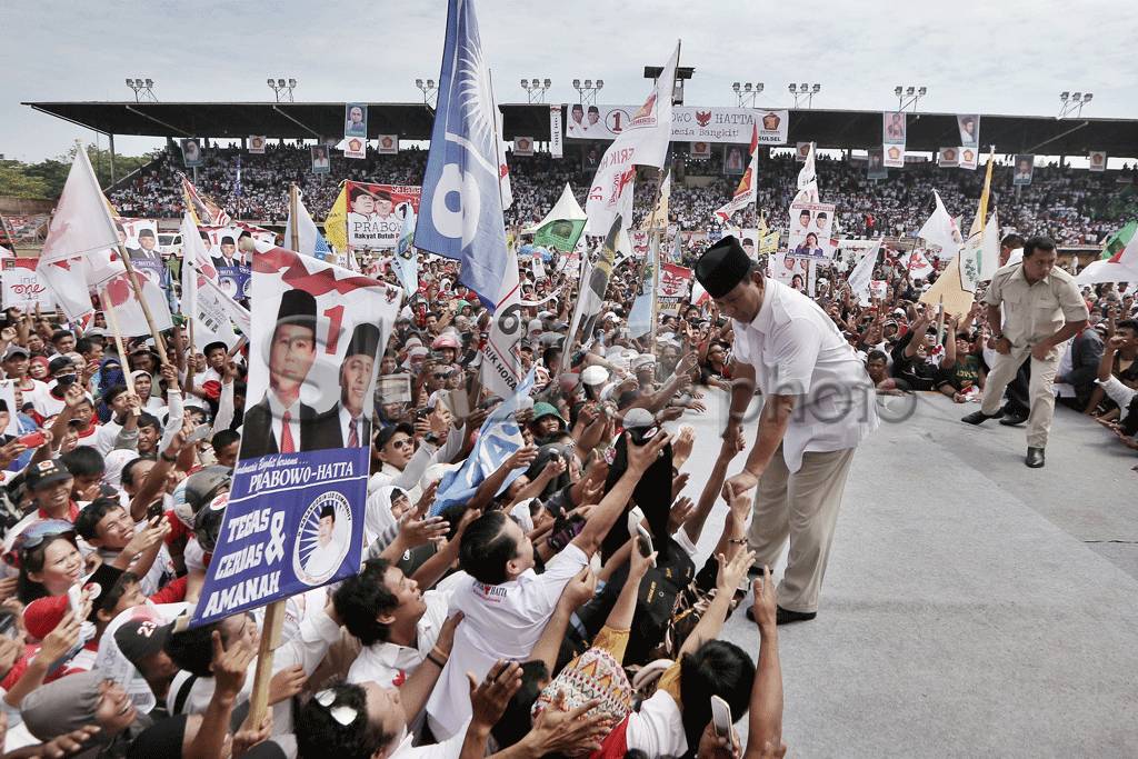 Prabowo Disambut Ribuan...