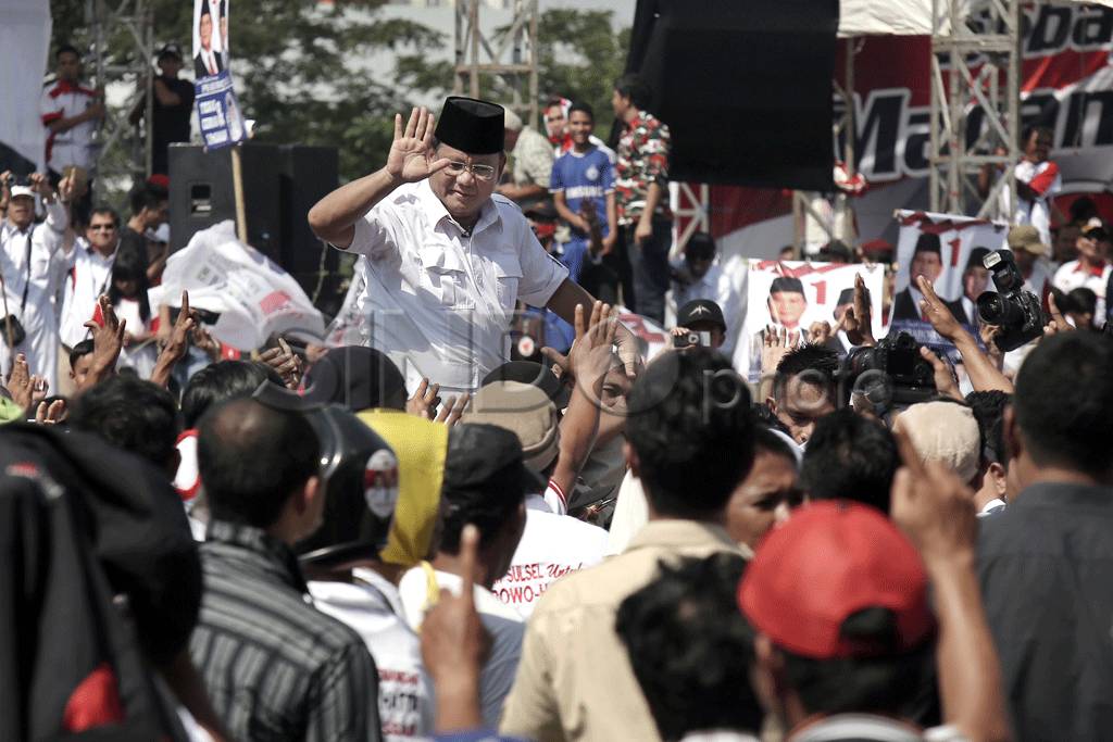 Prabowo Disambut Ribuan...