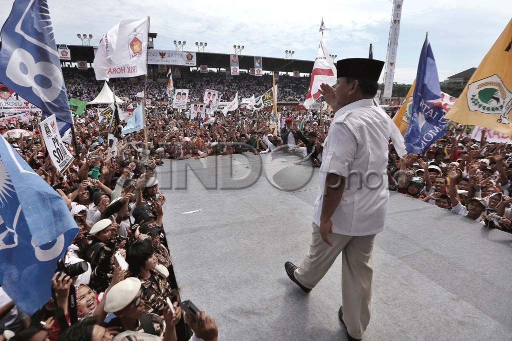 Prabowo Disambut Ribuan...