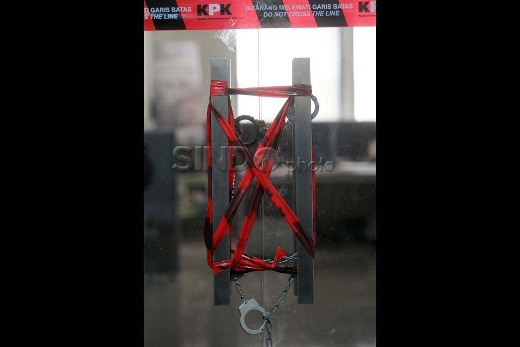 KPK Segel Sejumlah Ruangan...