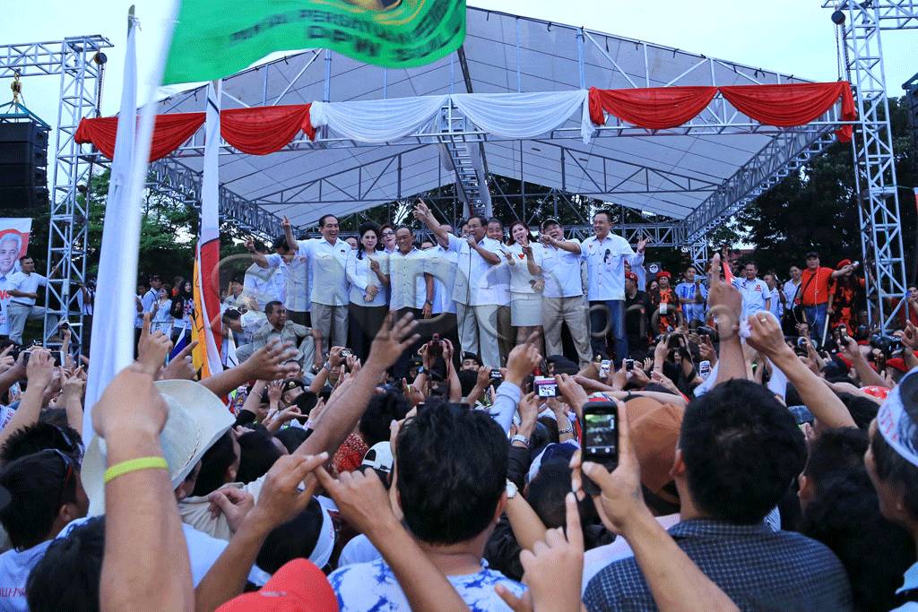 Capres Prabowo Disambut...