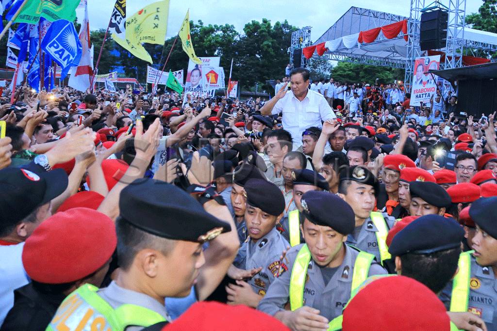 Capres Prabowo Disambut...