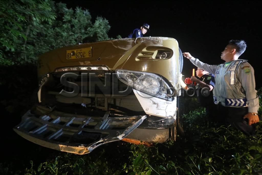 Bus Terbalik di Tanjakan...