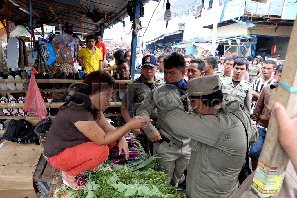 Puluhan Lapak di Pasar...