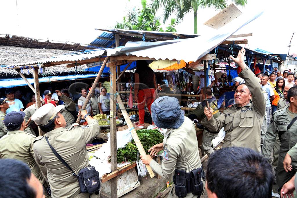 Puluhan Lapak di Pasar...