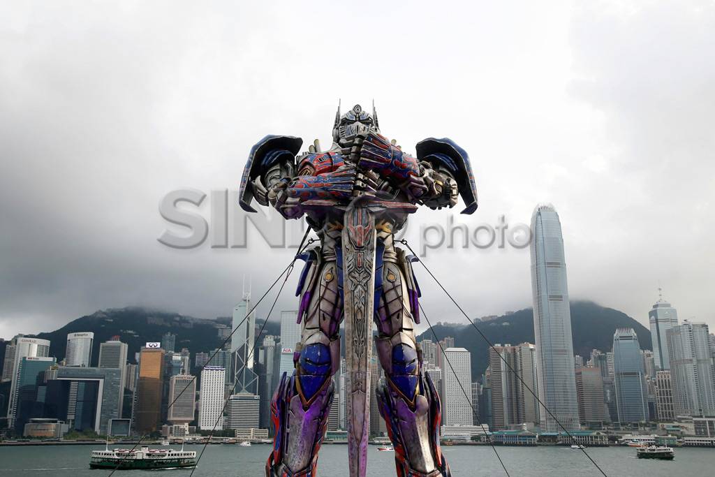 Robot Transformers Optimus...
