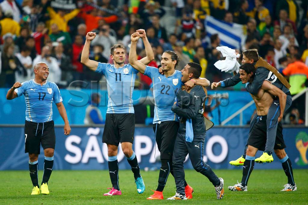 Luis Suarez Singkirkan...