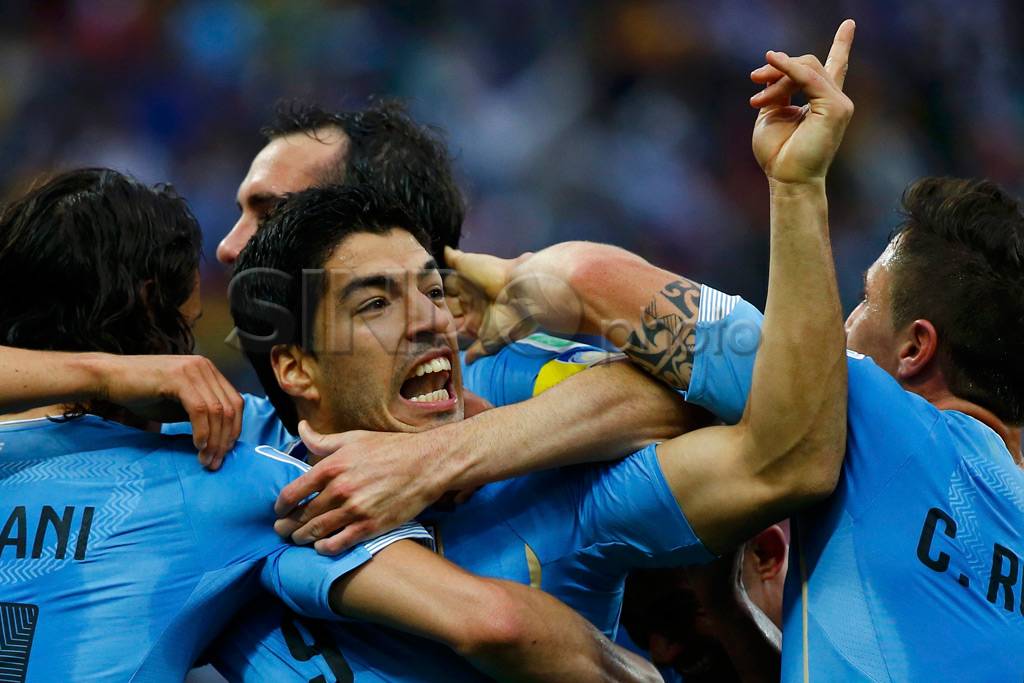 Luis Suarez Singkirkan...