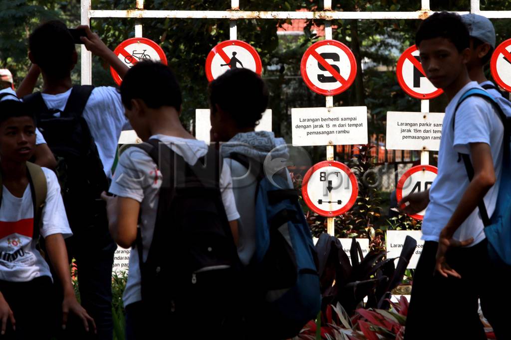 Berlibur di Taman Lalu...