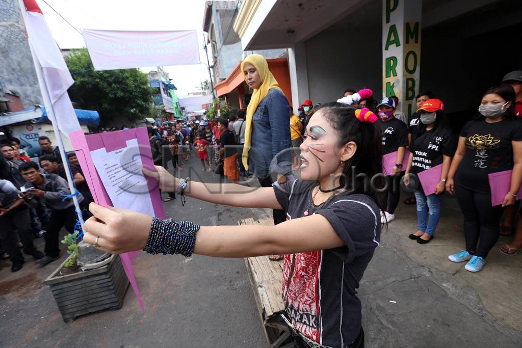 Ratusan PSK Dolly Ikuti...