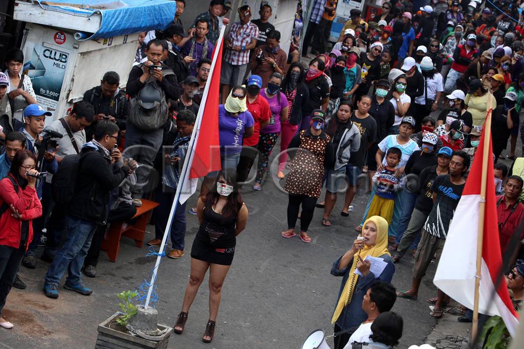 Ratusan PSK Dolly Ikuti...